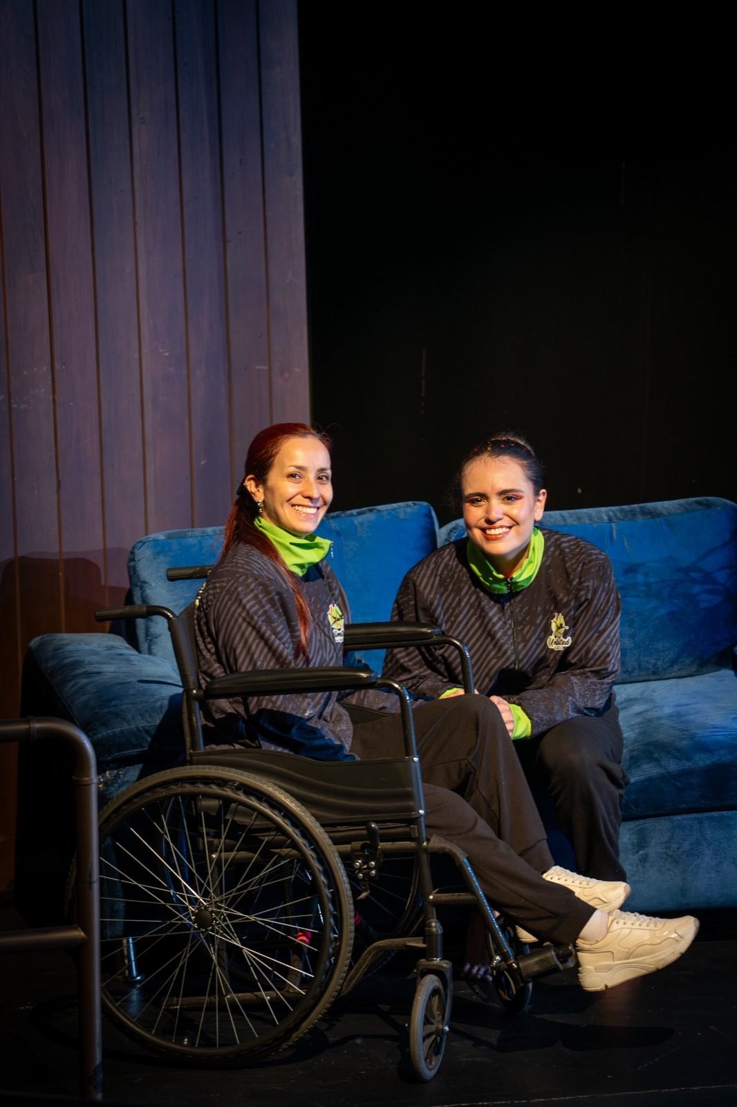Gaby junto a su entrenadora, parte de su proceso de recuperación